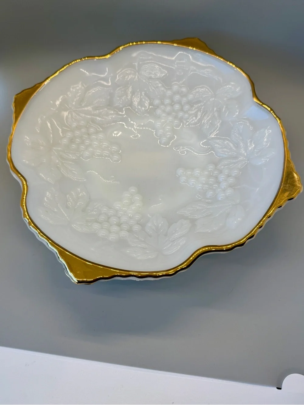 EUC Vintage Anchor Hocking White Milk Glass Footed Bowl w/Gold Trim